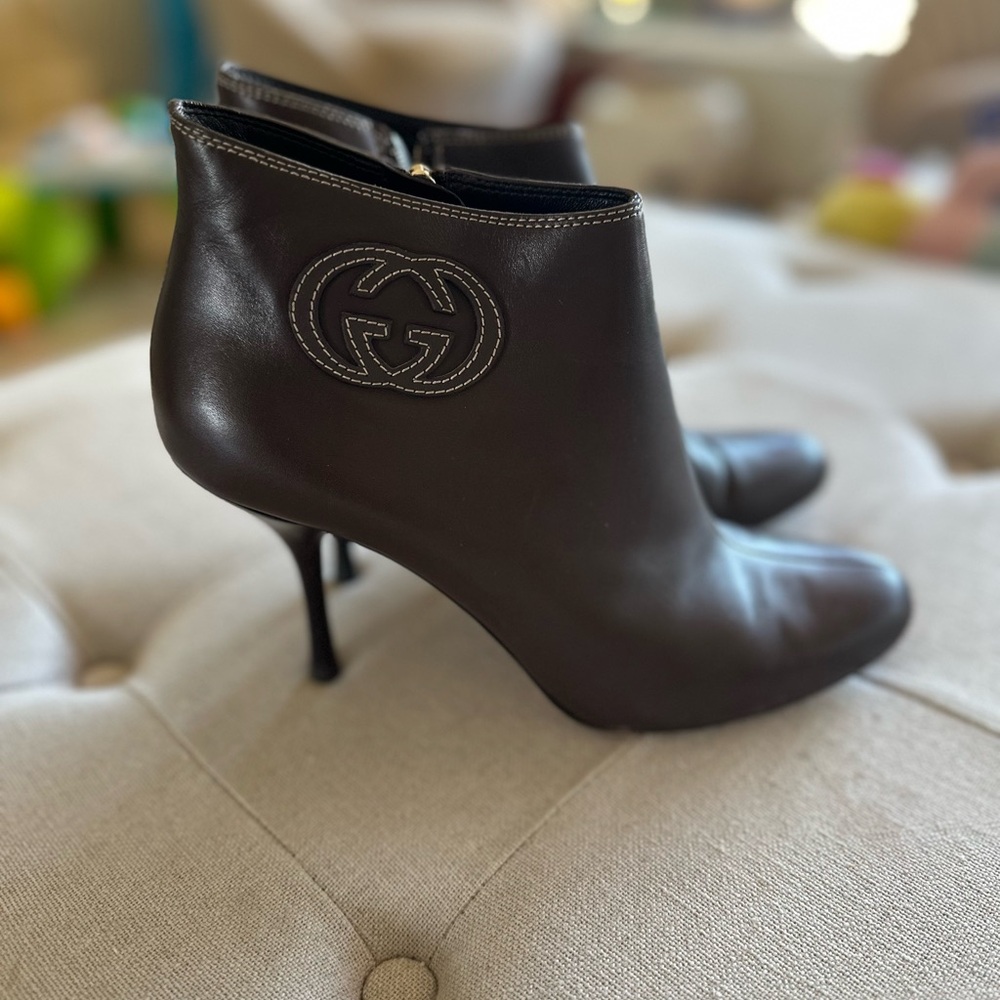 ✨ Gucci Brown Leather Heeled Booties✨